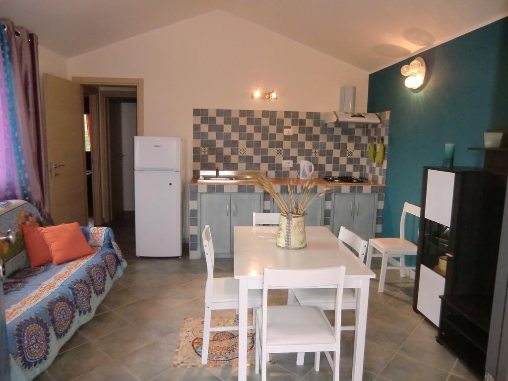 La Casa Felice Appartamenti Chia Rum bild